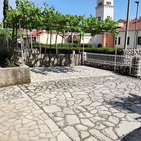 Vladimir 4+1 Apartment Crikvenica