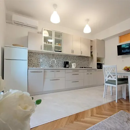 Vladimir 4+1 Apartment Crikvenica