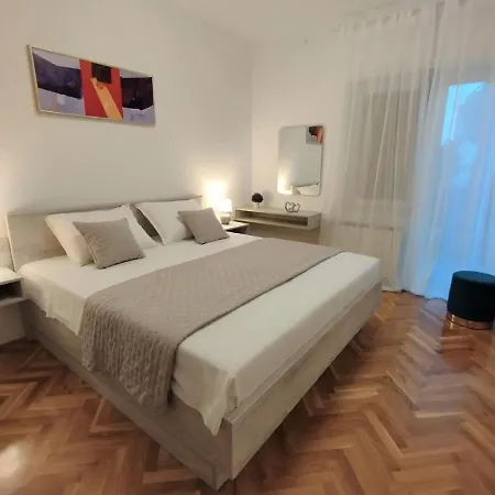 Vladimir M Apartment With Terrace And Parking Near Center 아파트