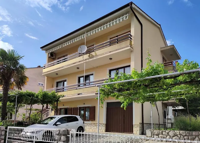 Vladimir M Apartment With Terrace And Parking Near Center 아파트