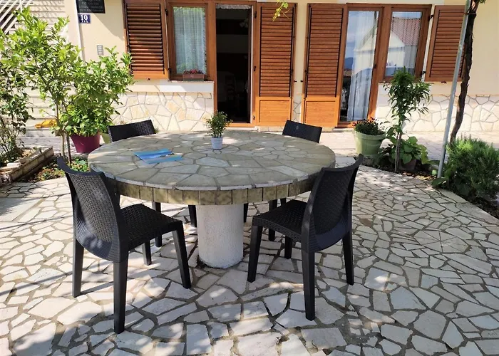 Vladimir M Apartment With Terrace And Parking Near Center *