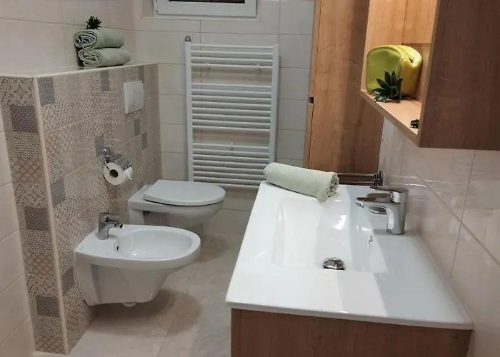 Vladimir M Apartment With Terrace And Parking Near Center *